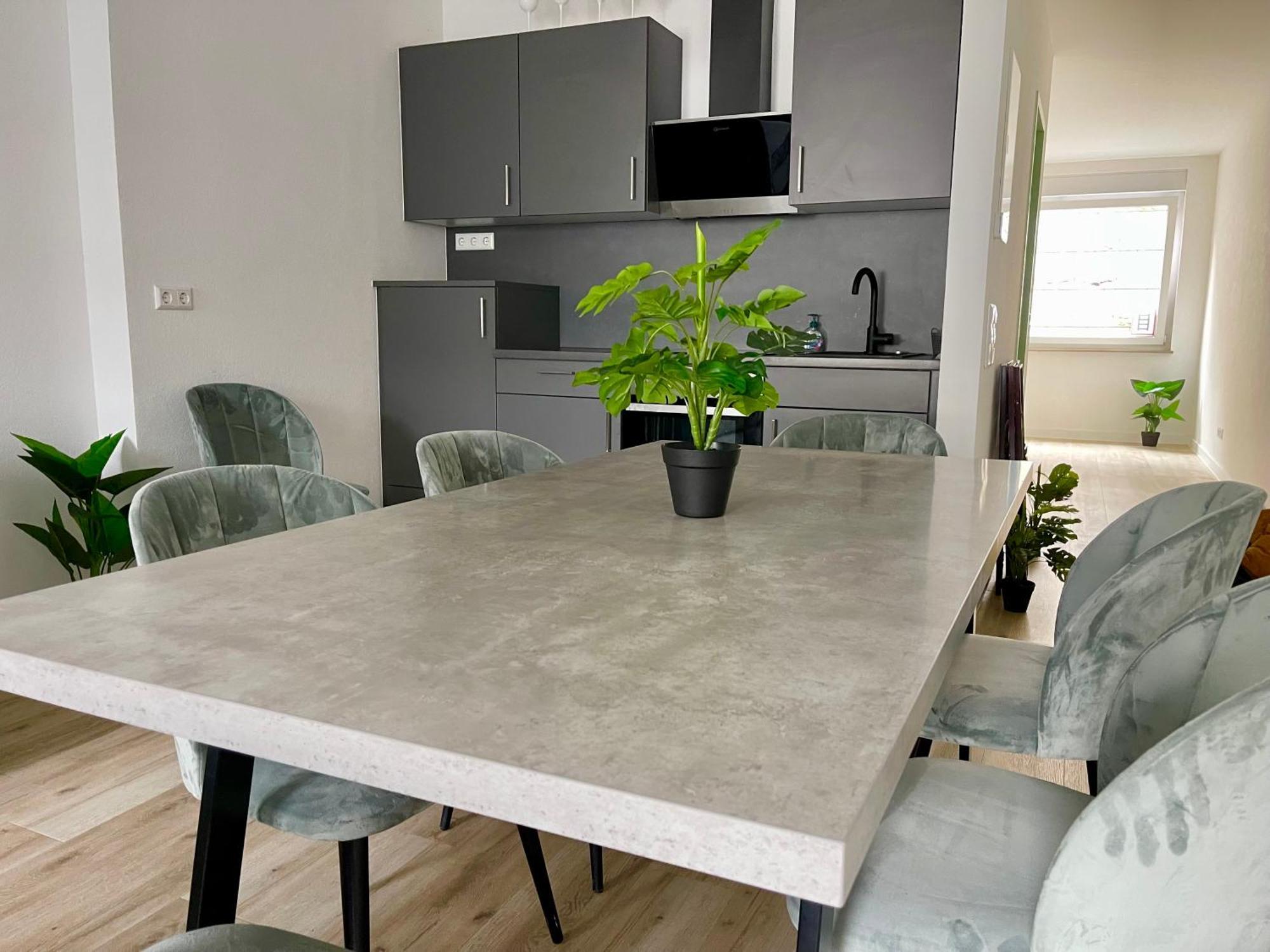 Neu Goldstadt Wunderschoenes 2 Zimmer Apartament Schloessle Zentrum プフォルツハイム エクステリア 写真